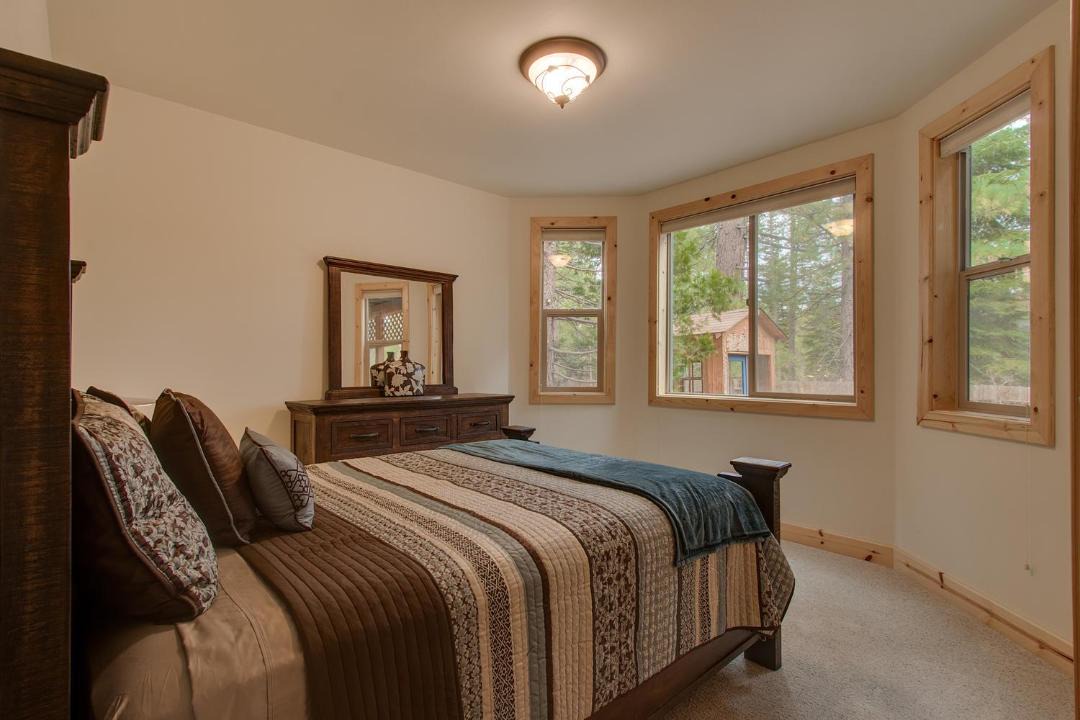 Photo of Bedroom in Tahoe Island