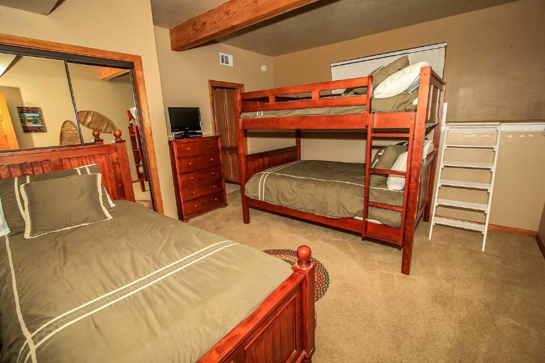 Photo of Bedroom in Evergreen Estates