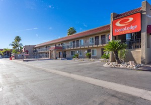 Econo Lodge Inn & Suites Escondido Downtown
