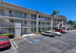 Motel 6-Buena Park, CA - Knotts Berry Farm - Disneyland