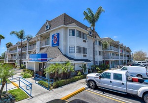 Motel 6-Buena Park, CA - Knotts Berry Farm - Disneyland