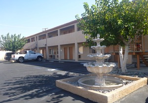 Econo Lodge Inn & Suites Near China Lake Naval Station