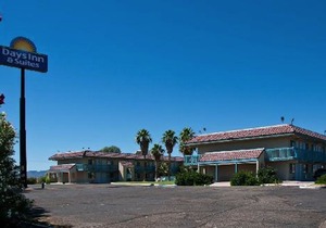 Days Inn & Suites by Wyndham Needles