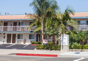 Travelodge by Wyndham Fullerton Near Anaheim