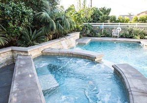 Sensational 6 Bedroom 4 Bathroom Pool Home (3 Master Bedrooms W/bathrooms)