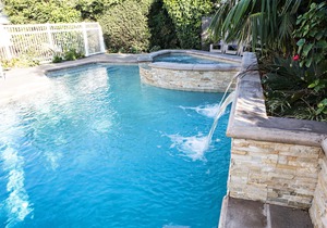 Sensational 6 Bedroom 4 Bathroom Pool Home (3 Master Bedrooms W/bathrooms)