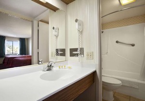 Days Inn by Wyndham Gilroy