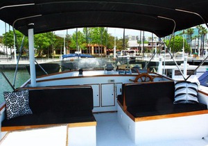 Dockside Boat and Bed