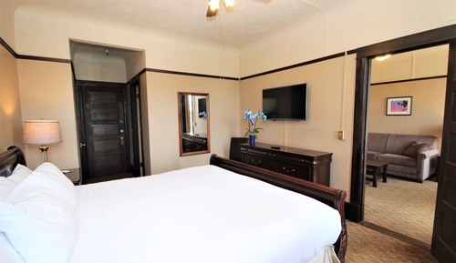 Deluxe Suite