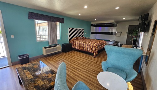 Deluxe Room, Smoking