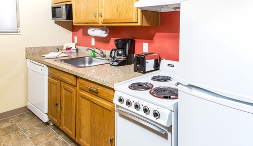 Studio, 1 Queen Bed with Sofa bed (Mobility/Hearing Access, Transf Shwr)