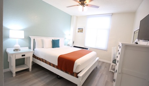 Standard Room, 1 Queen Bed