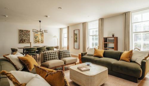 Three-Bedroom Deluxe Apartment