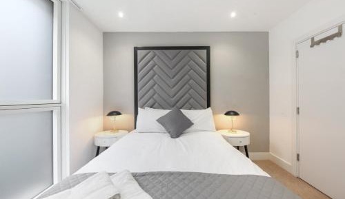 Two-Bedroom Deluxe Apartment with Balcony