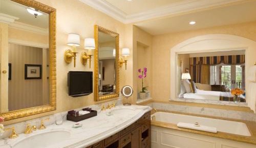 Paseo One-Bedroom King Suite with Sofa Bed and Fireplace