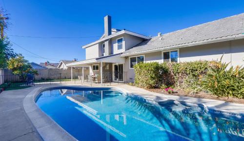 Five-Bedroom Holiday Home