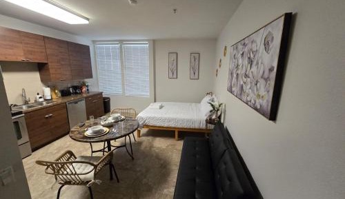 Deluxe Queen Studio 