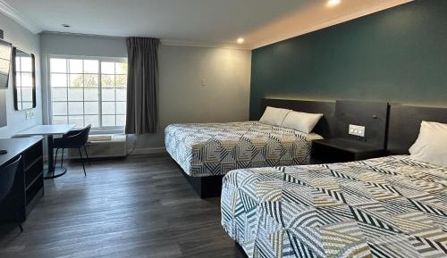 Queen Room with Two Queen Beds - Non-Smoking