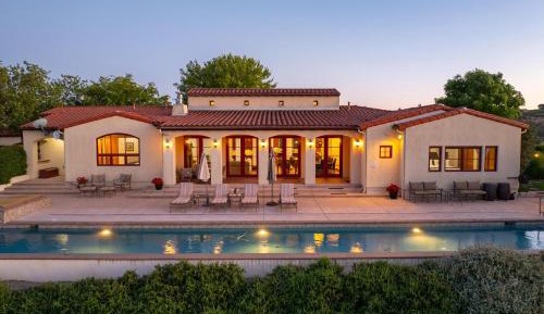 Four-Bedroom Holiday Home