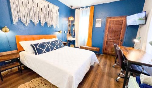 Queen Room with Shared Bathroom
