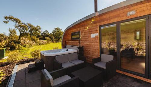 Cabin with Hot Tub