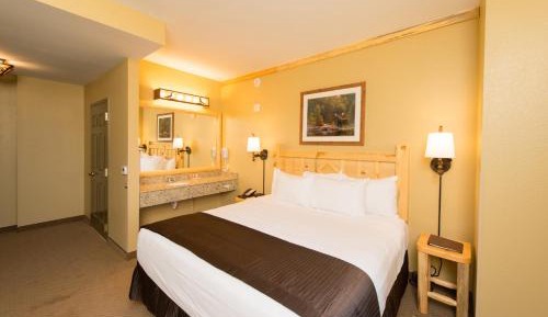 Luxury King Suite - Waterpark Access Included