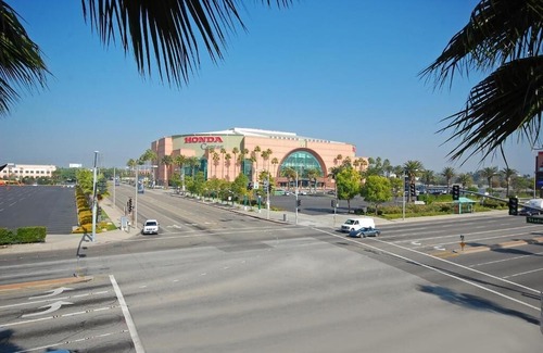 Platinum Triangle Hotel | Ayres Hotel Anaheim