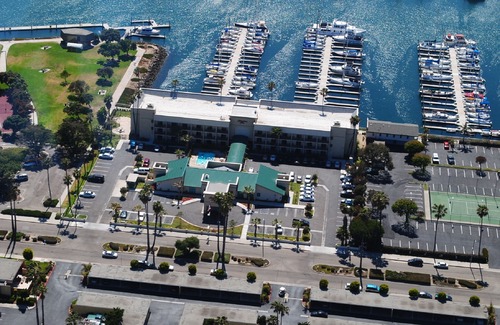 Hollywood Hotel | Hampton Inn Channel Islands Harbor