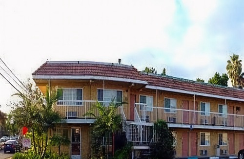 Northwest Anaheim Hotel | Travelodge by Wyndham Fullerton Near Anaheim