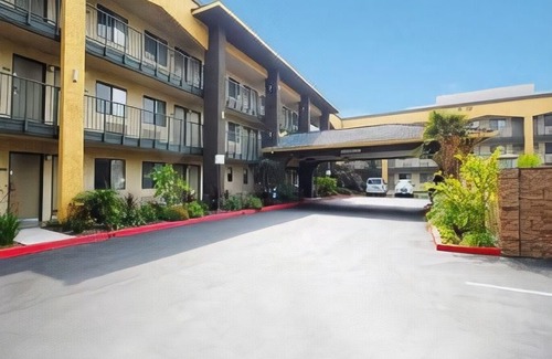 Ontario Hotel | Quality Inn Ontario Airport Convention Center
