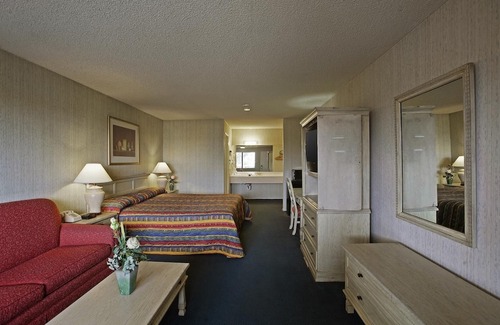 Hemet Hotel | Days Inn by Wyndham Hemet
