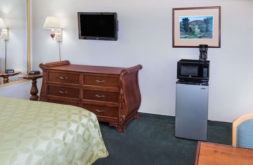 Ontario Hotel | Days Inn by Wyndham Ontario Airport