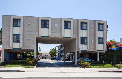 Orange Hotel | Days Inn by Wyndham Orange Anaheim