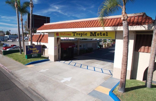 Garden Grove Hotel | Tropic Lodge