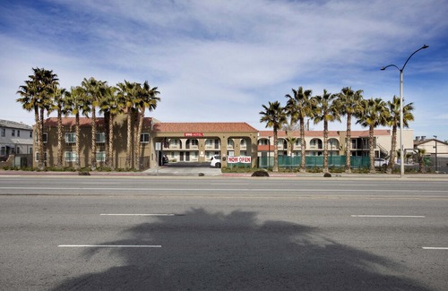 Palmdale Hotel | OYO Hotel Palmdale - Antelope Valley