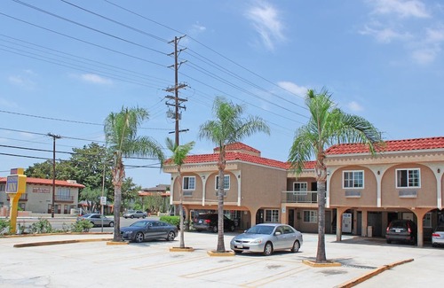 Orange Hotel | Orange Tustin Inn in Orange