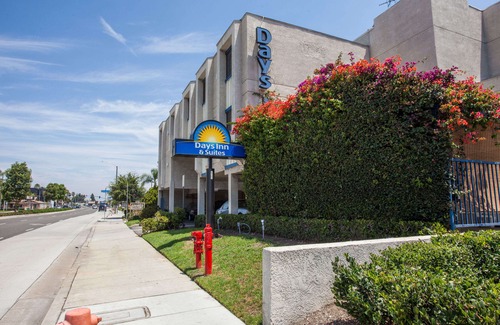 Orange Hotel | Days Inn by Wyndham Orange Anaheim