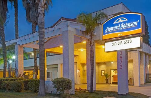 Delthorne Hotel | Howard Johnson by Wyndham Torrance