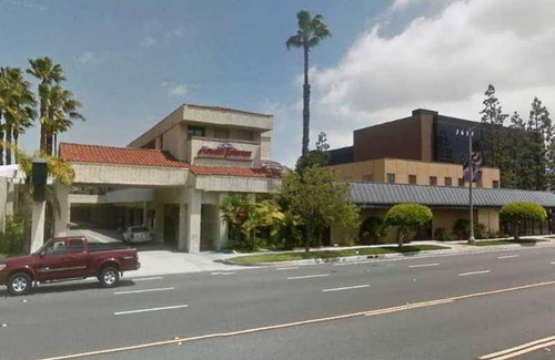 Delthorne Hotel | Howard Johnson by Wyndham Torrance