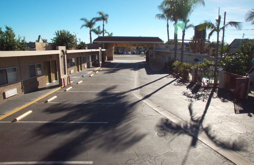 Garden Grove Hotel | Tropic Lodge