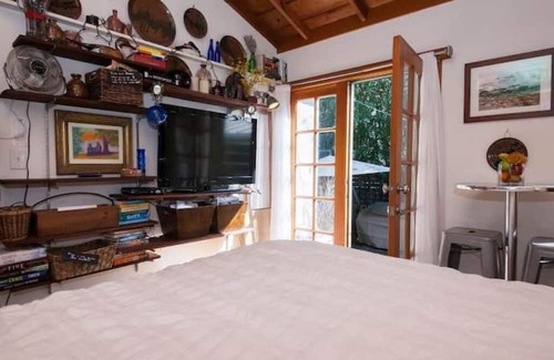 Norma Triangle Apartment | Cozy Private Duplex Studio w large patio-Central West Hollywood~98% Walk Score
