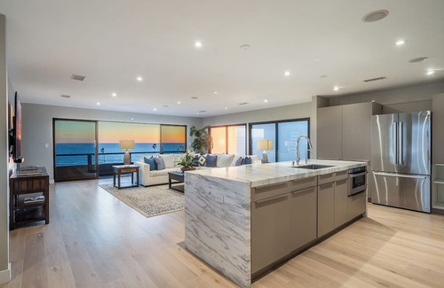 Playa Del Rey House | Beach House-Surf Paradise! 6 bdr/jacuzzi