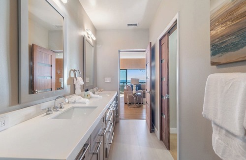Playa Del Rey House | Beach House-Surf Paradise! 6 bdr/jacuzzi