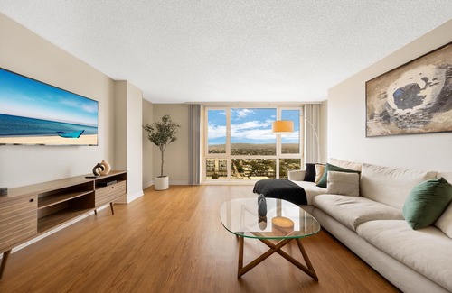 Marina Peninsula Apartment | Marina delRey 1BD Retreat Breathtaking Ocean Views