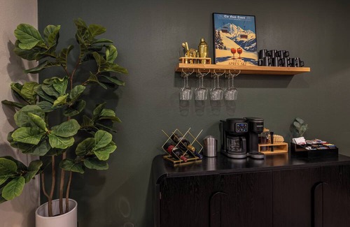 Summit Estates House | Summit Haven: Jacuzzi, Game Room, Coffee-Bar, Sauna!
