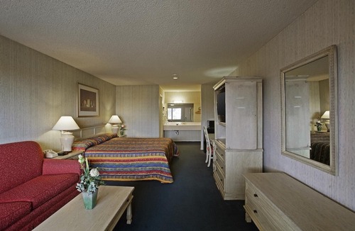 Hemet Hotel | Days Inn by Wyndham Hemet