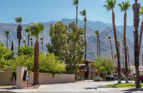 Little Tuscany Hotel | Days Inn by Wyndham Palm Springs