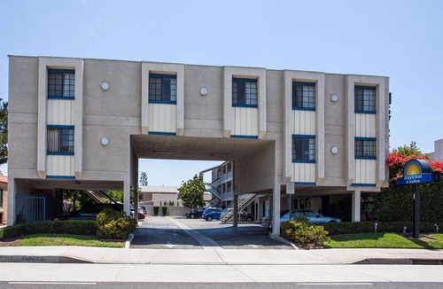 Orange Hotel | Days Inn by Wyndham Orange Anaheim