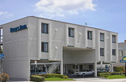 Orange Hotel | Days Inn by Wyndham Orange Anaheim
