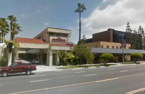 Delthorne Hotel | Howard Johnson by Wyndham Torrance